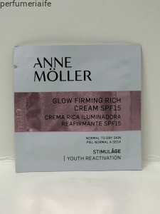 ANNE MOLLER - ROZŚWIETLAJĄCO UJĘDRNAIJĄCY KREM NA DZIEŃ  SPF 15 - PRÓBKA 2 ML